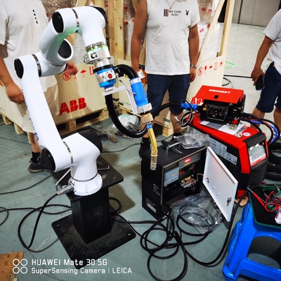 6 braço colaborador do robô de Hansrobot Cobot Elfin05-L da linha central com equipamento de soldadura