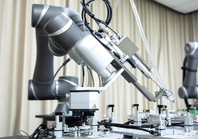 6 braço robótico de Techman Cobot TM14 da linha central para a colheita de parafusamento que coloca com o prendedor elétrico do robô