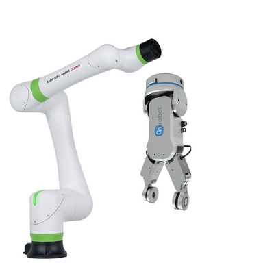 Robô colaborador do cobot CRX-10iA da picareta e do lugar de FANUC com o prendedor do robô do onrobot RG2 RG6