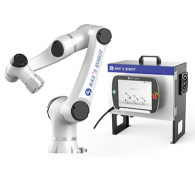 Linha central do robô do cobot de Hans E5 e do braço 6 do robô com o controlador do braço do robô e para ensinar o pendente e o prendedor do onrobot