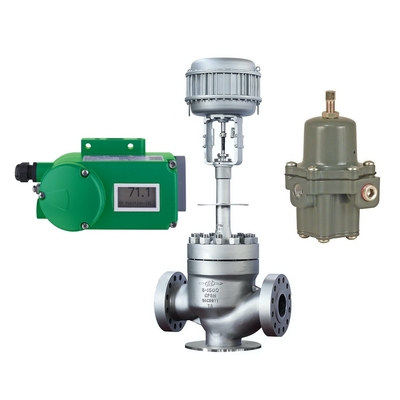 Válvula de controle de fluxo com posicionador de válvula Foxboro SRD998 e regulador de filtro Fisher 67CFR