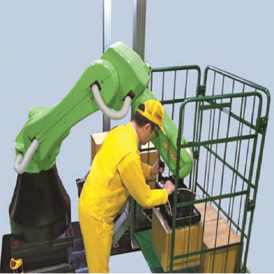 Braço chinês do robô da linha central de Fanuc CR-4iA 6 com o prendedor do dedo de Onrobot 2 e a plataforma do transporte de materiais