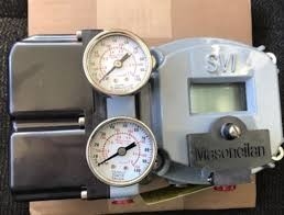Valva de controlo com Masoneilan SVI II AP Advanced Performance Digital Valve Positioner e Fisher 67CFR Regulador de filtro