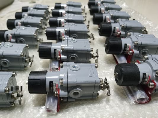 Válvula de controle chinesa com o positioner esperto pneumático da válvula YT-1000 e o regulador 78-40 masoneilan
