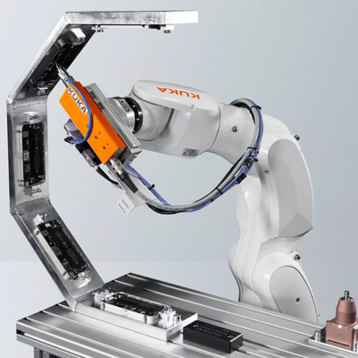 KUKA Cobot KR 4 R600 Para manusear um agarrador onrobótico como máquina de pegar e colocar