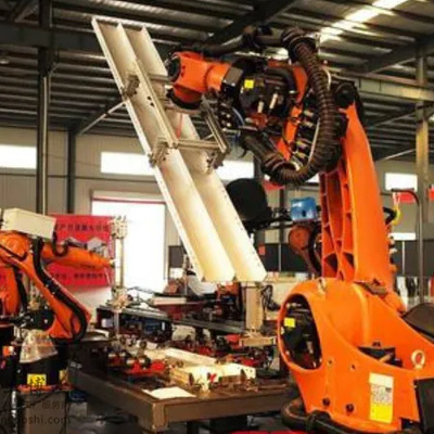 KUKA KR 210 R2700 Robôs industriais de montagem e colocação com guias lineares CNGBS para montagem de motores