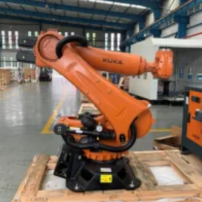 KUKA KR 210 R2700 Robôs industriais de montagem e colocação com guias lineares CNGBS para montagem de motores