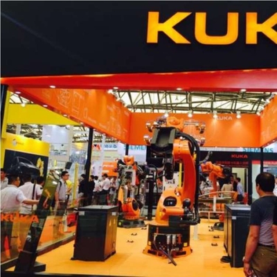 Kuka Robot KR 70 R2100 Com Estação de Limpeza de Arma CNGBS Para Automatização de Soldadura Com Braço Robótico de 6 Eixos