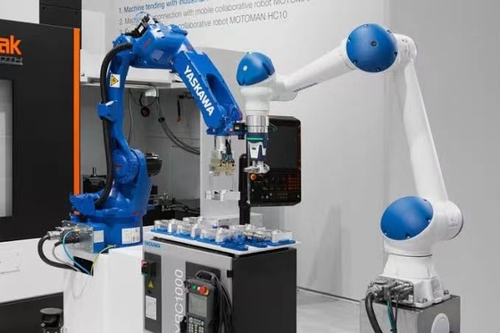 YASKAWA MOTOMAN GP12 com pistola de soldagem como robô de soldagem para robô industrial de fábrica