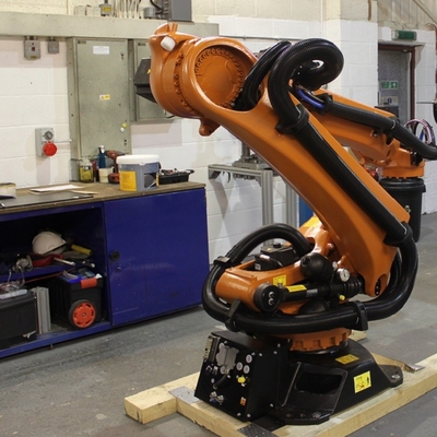 KUKA Robot KR 120 R3200 PA com carga útil de 120 kg e alcance de paletização de 3195 mm