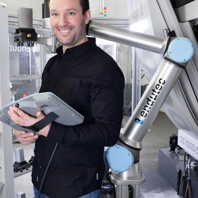 Braço Robótico Colaborativo UR 10e Of 6 Aixs Cobot com carga útil de 10 kg com cobertura robótica para solda