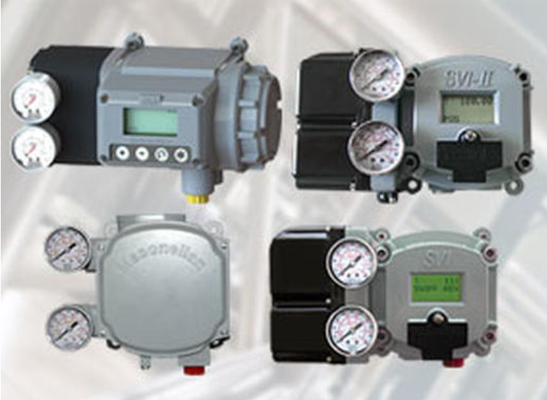 A válvula de controlo de aço inoxidável utiliza o posicionador de válvulas Masoneilan SVI2-21123121 e o regulador sanitário Fisher SR5.