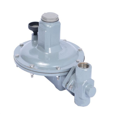 Deslizamento de válvula de gás natural equipado com reguladores da série Emerson Fisher T205/T205M e manômetro WIKA