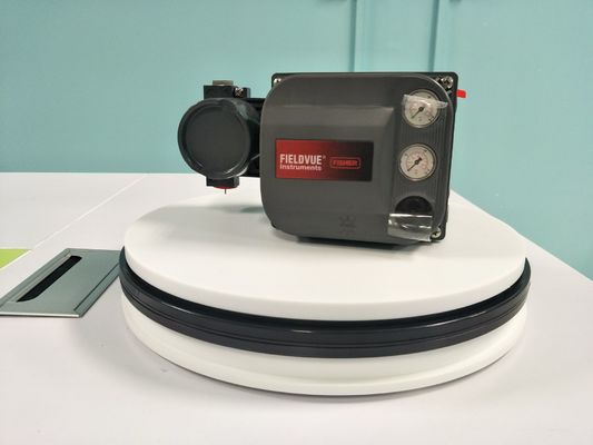 Vanessa Série 30.000 Controle de fluxo Quarta volta válvula de deslocamento tripla com Fisher DVC6200 posicionador de válvula