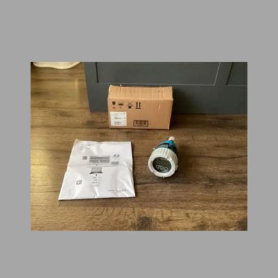 Regulador de redução de pressão com medidor de caudal de vórtice Endress+Hauser Proline Prowirl D 200 e transmissor de pressão Cerabar PMP71B