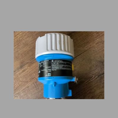 Regulador de redução de pressão com medidor de caudal de vórtice Endress+Hauser Proline Prowirl D 200 e transmissor de pressão Cerabar PMP71B