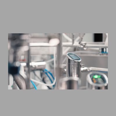 Estação de redução de pressão e temperatura com medidor de caudal de vórtice Endress+Hauser Proline Prowirl D 200 e transmissor de pressão Cerabar PMP43