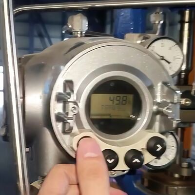 Os posicionadores de válvulas inteligentes da Azbil ¥ série AVP100, AVP300 e AVP700