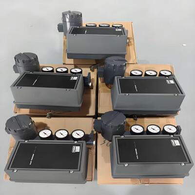 Posicionador Eletropneumático de Válvula Fisher 3620J com Válvula de Desvio Integral e Design de Equilíbrio de Força para Controle Preciso de 4-20 mA CC
