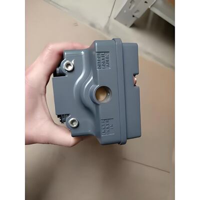Fisher 3661 Posicionador de válvula eletro-pneumático com desvio integral e projeto de equilíbrio de força para controle de CC de 4 a 20 mA
