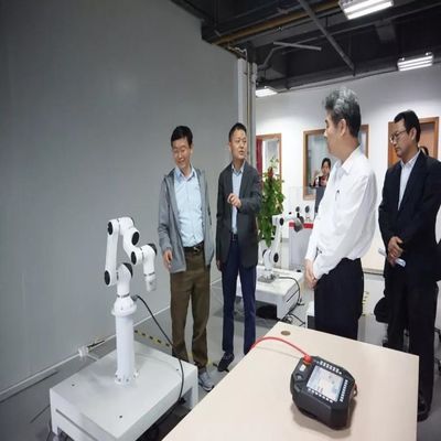 Robô colaborador élfico dos robôs universais E10-L de Cobot para o robô de soldadura do Mig