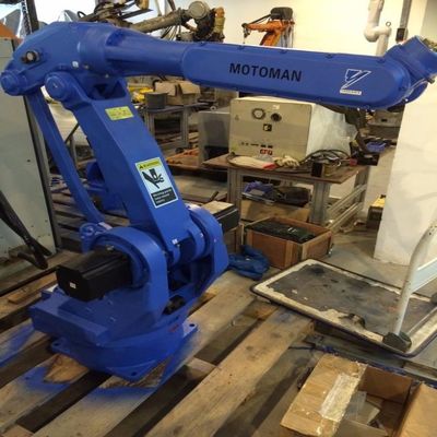 Carga útil 50kg de Motoman GP50 do robô do transporte de materiais com o braço do robô industrial