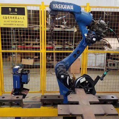 Robô de solda automática Motoman de 6 linhas centrais AR2010 com soldador RD350S