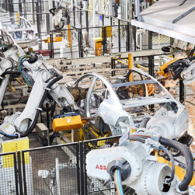 IRB6700 eficiente e flexível com o braço do robô da carga útil 155KG para a máquina da picareta e do lugar