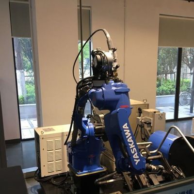 Braço robótico industrial de AR1440 com soldadores RD350S do laser e de alcance de 1440MM usado para a soldadura de ARCO