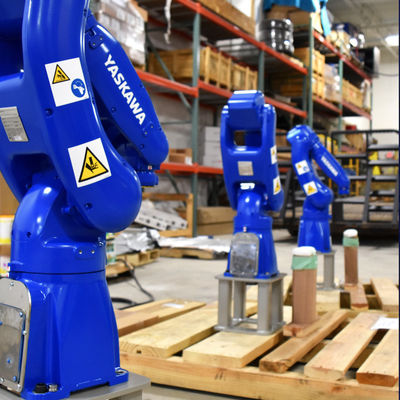 Eficiência elevada GP8 com do manipulador robótico do braço da carga útil 8KG o robô industrial como o equipamento do transporte de materiais