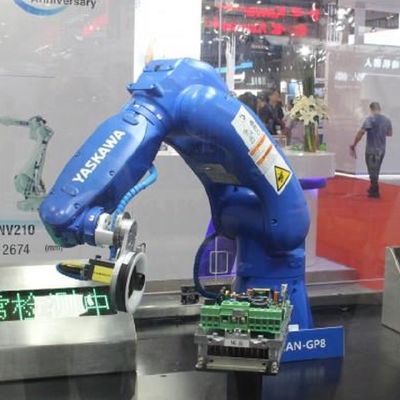Robô industrial de alta velocidade GP8 de conjunto de motor com o braço robótico da carga útil 8KG como a máquina da picareta e do lugar