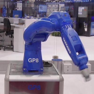 Robô industrial de alta velocidade GP8 de conjunto de motor com o braço robótico da carga útil 8KG como a máquina da picareta e do lugar