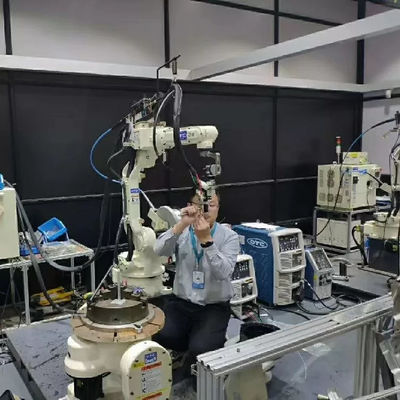 Equipamento médico externo de tocha de solda DM350 da linha central FD-V8 de TIG Welding Robot 6