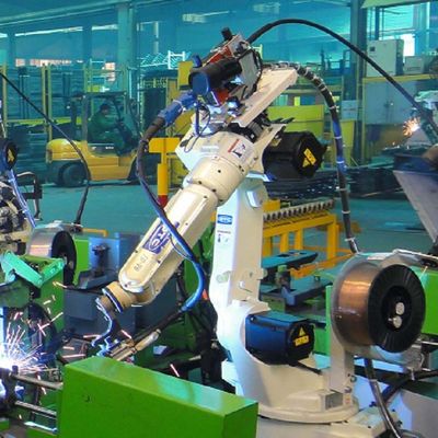 Robô de solda automática do robô de soldadura FD-V8L com os soldadores do ARCO DM350 como a máquina de soldadura do Mig