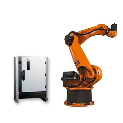 Segurando o PA robótico do KR 470 do braço com o manipulador de 5 linhas centrais como o robô industrial