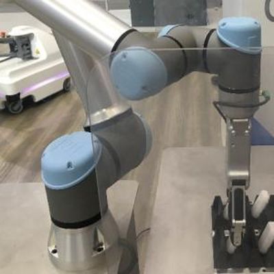 Robô de pouco peso UR 5e de Cobot com o manipulador da carga útil 5KG como o robô colaborador para a máquina da picareta e do lugar