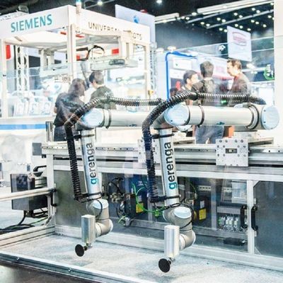 Robô de pouco peso UR 5e de Cobot com o manipulador da carga útil 5KG como o robô colaborador para a máquina da picareta e do lugar