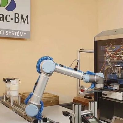 Mini Robot UR 3e do robô colaborador com a carga útil 3KG como Cobot para as peças do equipamento do transporte de materiais