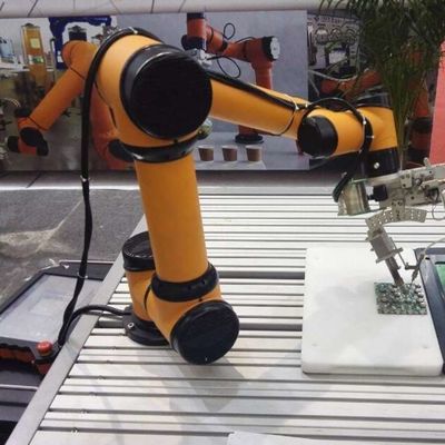 Braço robótico da linha central do robô AUBO i3 6 de AUBO para o robô colaborador da picareta e do lugar
