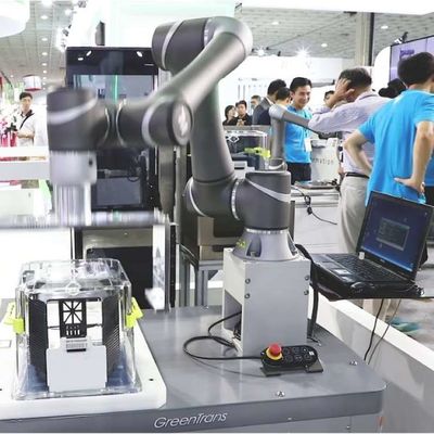 O robô colaborador TM5-700 escolhe e coloca a linha central do braço 6 do robô como Cobot