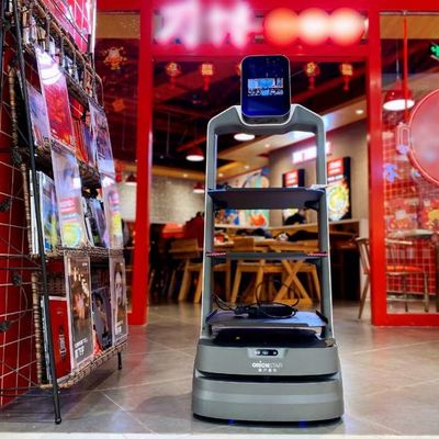 Robô do serviço de inteligência artificial de With AI do garçom do robô da entrega do alimento