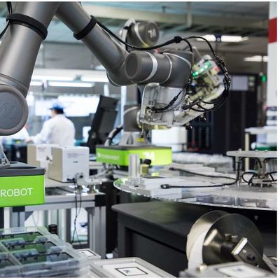 Segurando a linha central robótico colaboradora do braço 6 do robô TM5M-900 Cobot como o robô de Cobot
