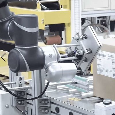 Segurando a linha central robótico colaboradora do braço 6 do robô TM5M-900 Cobot como o robô de Cobot