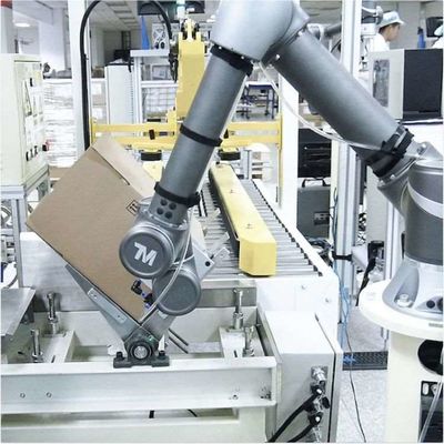 Segurando a linha central robótico colaboradora do braço 6 do robô TM5M-900 Cobot como o robô de Cobot