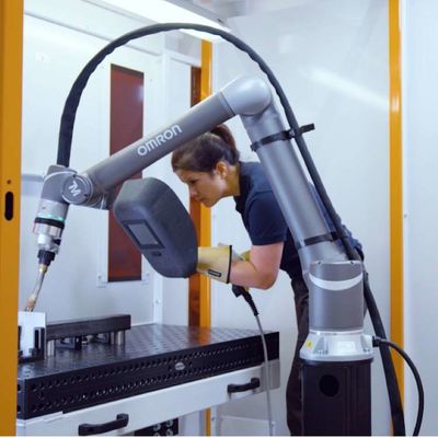 Automatização do braço robótico de soldagem OMRON TM12 6 eixos Braço robótico como robô colaborativo
