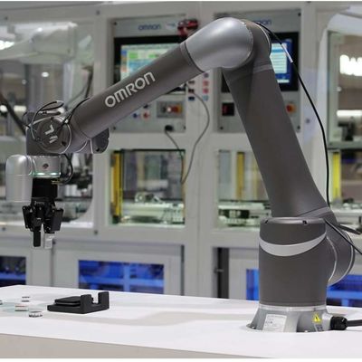 Linha central OMRON TM14M With Visual Camera do braço 6 do robô que segura o robô como Cobot