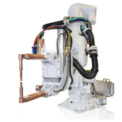 O robô industrial de ABB cargas úteis 155Kg da picareta e do lugar do braço do robô as de 6 linha central escolhe e coloca a máquina