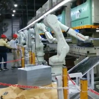 Braço robótico industrial 6 eixos Kawasaki RS050N com trilho de guia CNGBS para robô de manuseio de paletes