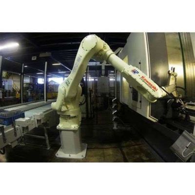 Segurando o braço robótico da linha central do robô RS080N 6 para o robô industrial de manipulação de vidro