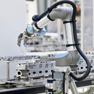 Picareta robótico universal industrial do equipamento da indústria da maquinaria do prendedor da linha central do braço 6 do robô UR5 e máquina do lugar